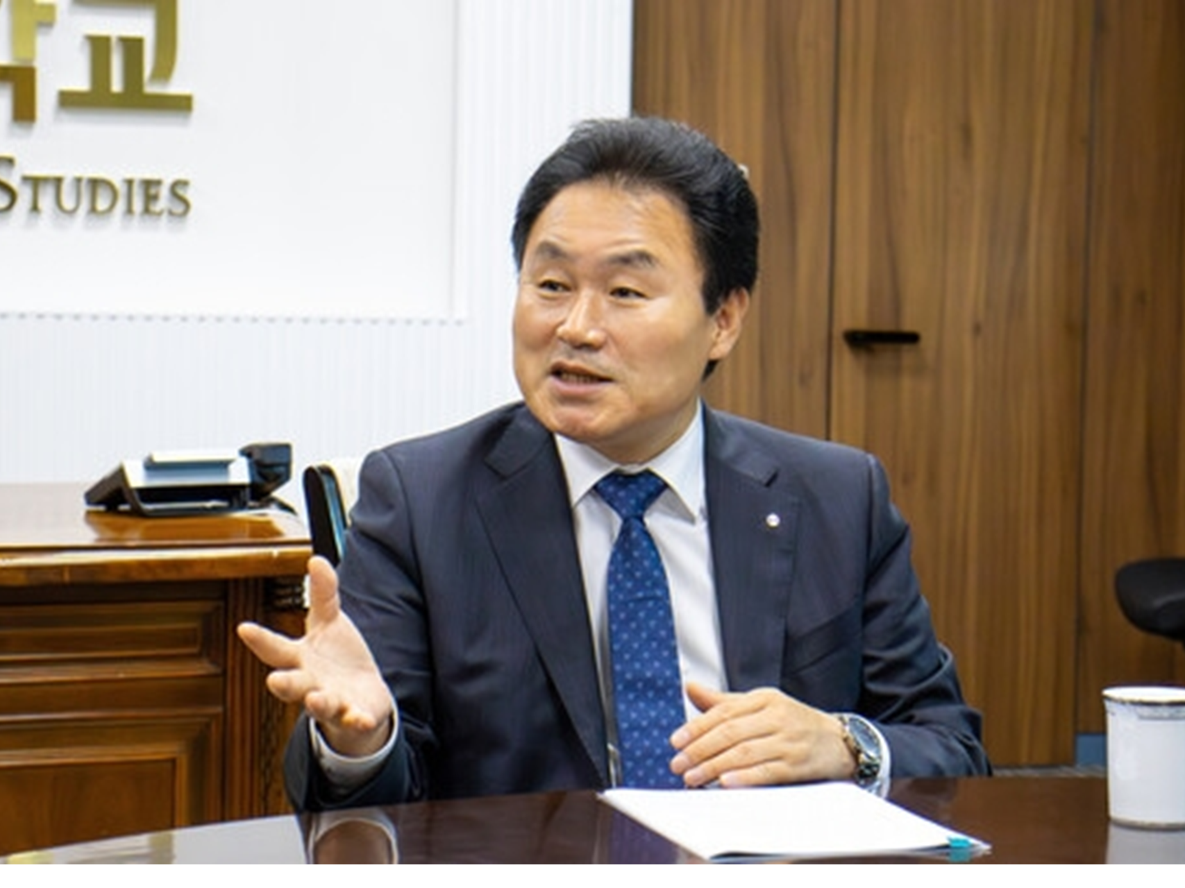 [에듀플러스] [대담, 교육리더를 만나다] 강기훈 한국외대 총장, “AI와 데이터로 ‘외대다움’ 확장할 것” 이미지