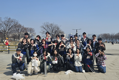 HUFS-RCY, 여의도 한강공원에서 플로깅 봉사 진행 이미지