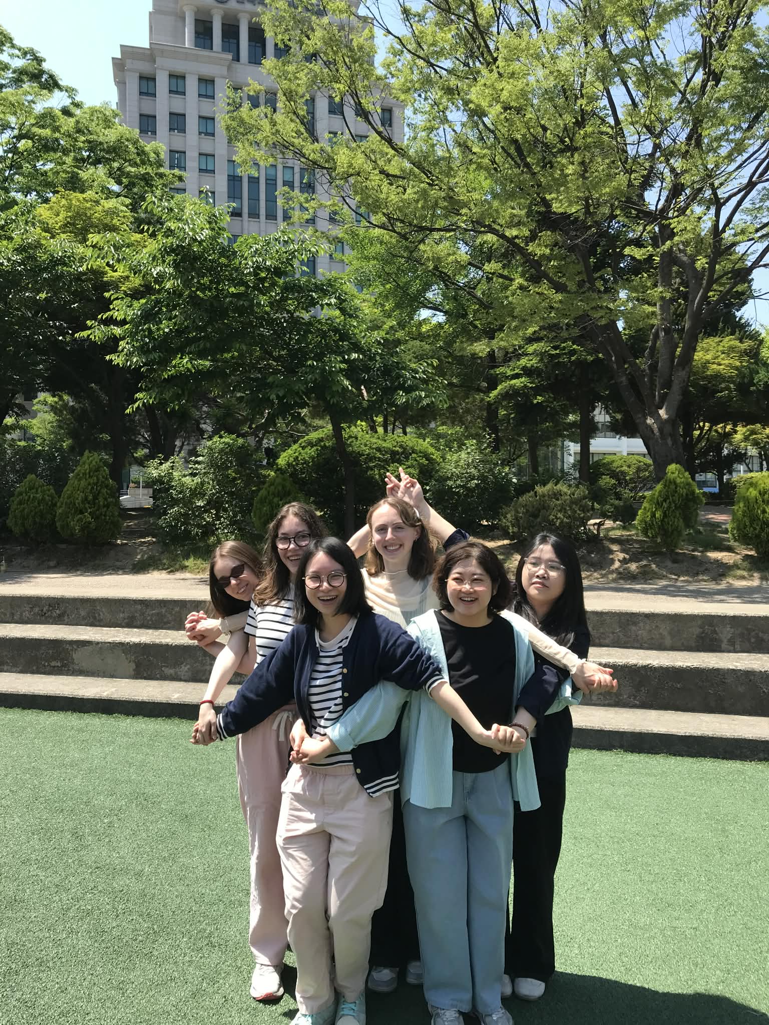 한국에서의 시간을 즐겁게 보냈습니다. 대표이미지